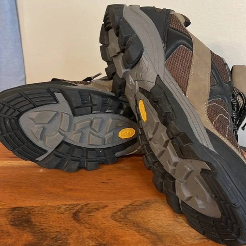 Wenger Swiss Military Mens Size 11‎ Hiking Shoes Brown Vibram Sole EUC